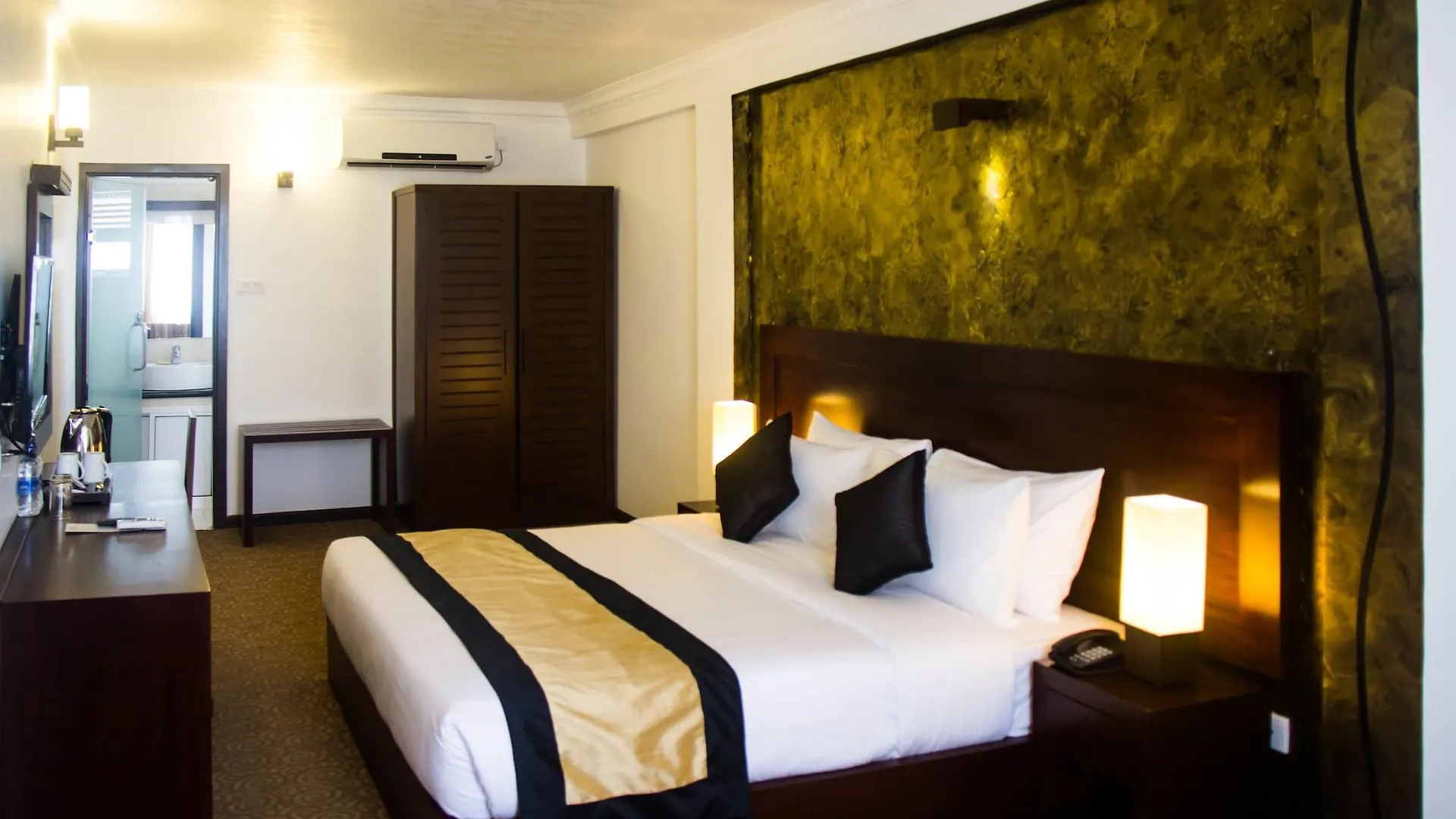 Ceylon City Hotel,Colombo