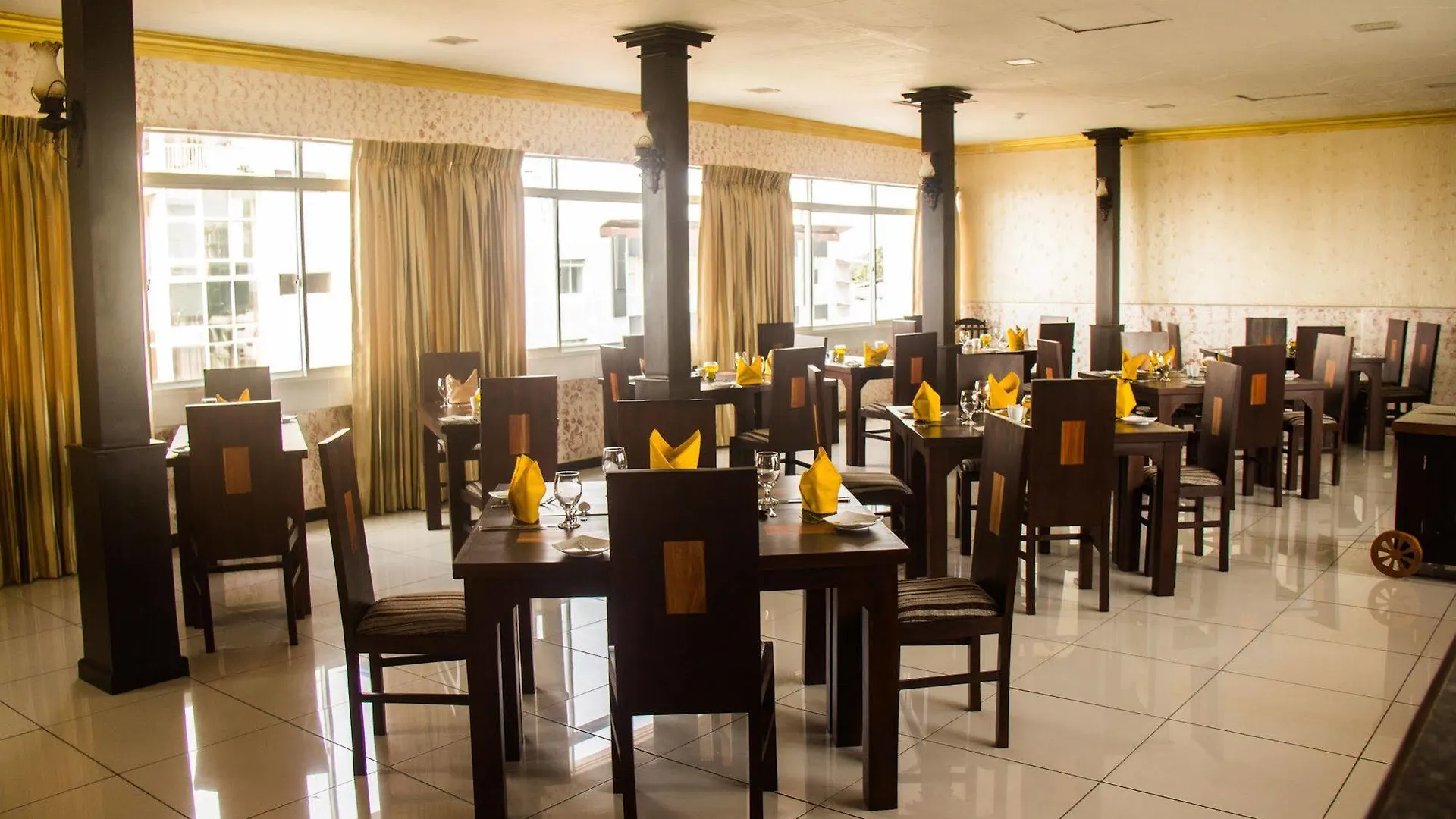 Ceylon City Hotel,Colombo 3*, Colombo
